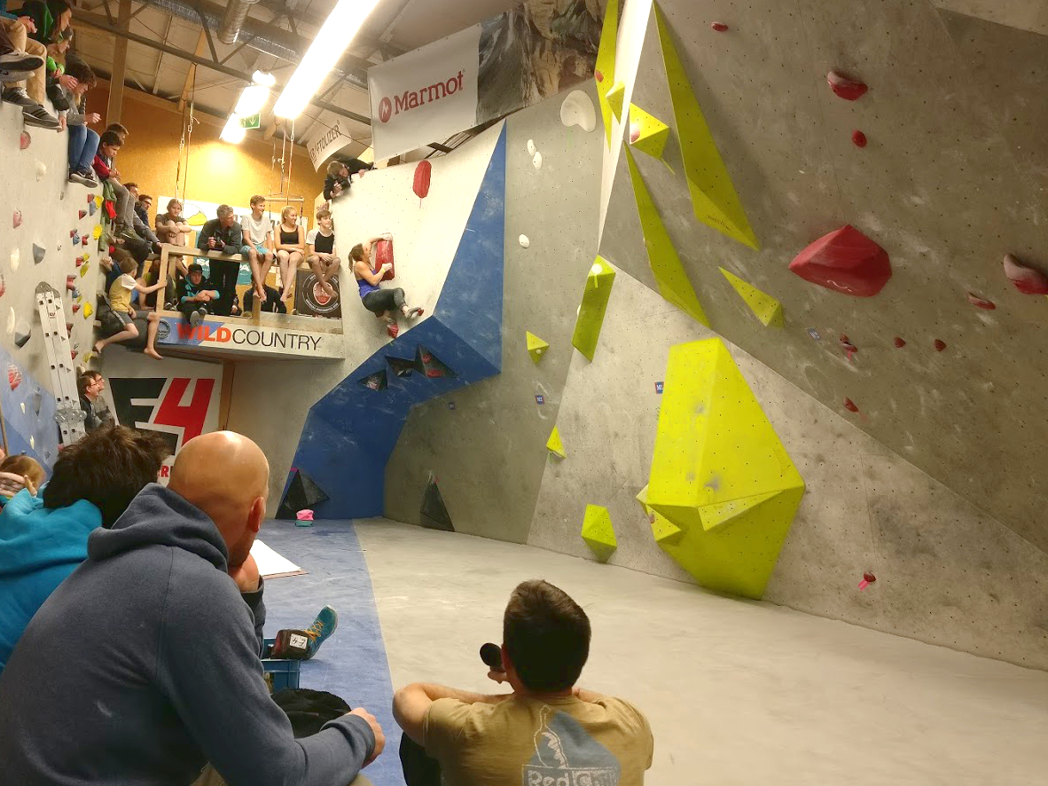 Boulderwelt Athletenteam bei der Nürnberger Meisterschaft Finale Boulderhalle E4