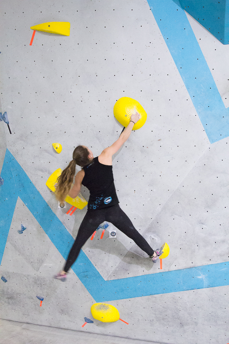 Boulder Nummer 1 der Damen bei der Simulation in der Boulderwelt München OSt