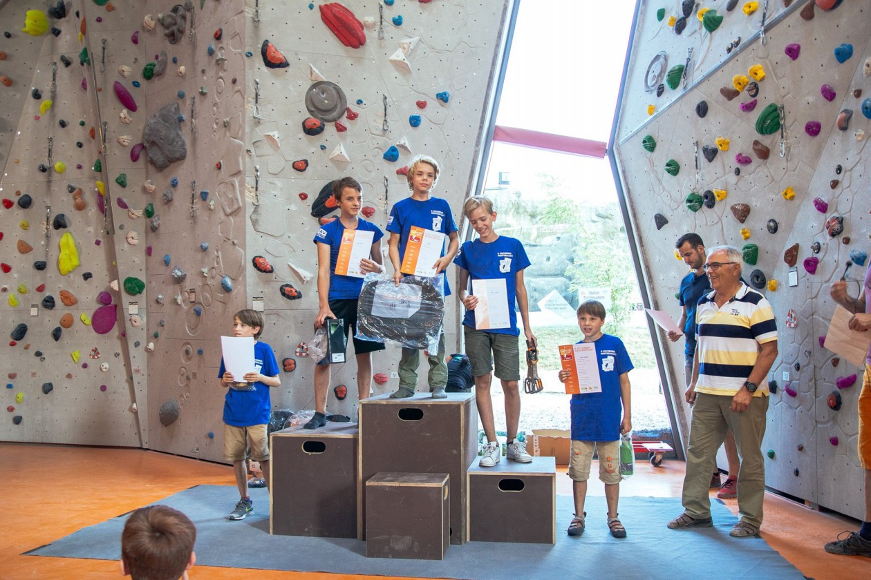 Afra vom Athletenteam war mit den Boulderwelt Youngsters in Gilching auf dem Oberlandcup unterwegs