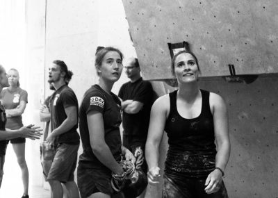 Afra vom Athletenteam war mit den Boulderwelt Youngsters in Gilching auf dem Oberlandcup unterwegs