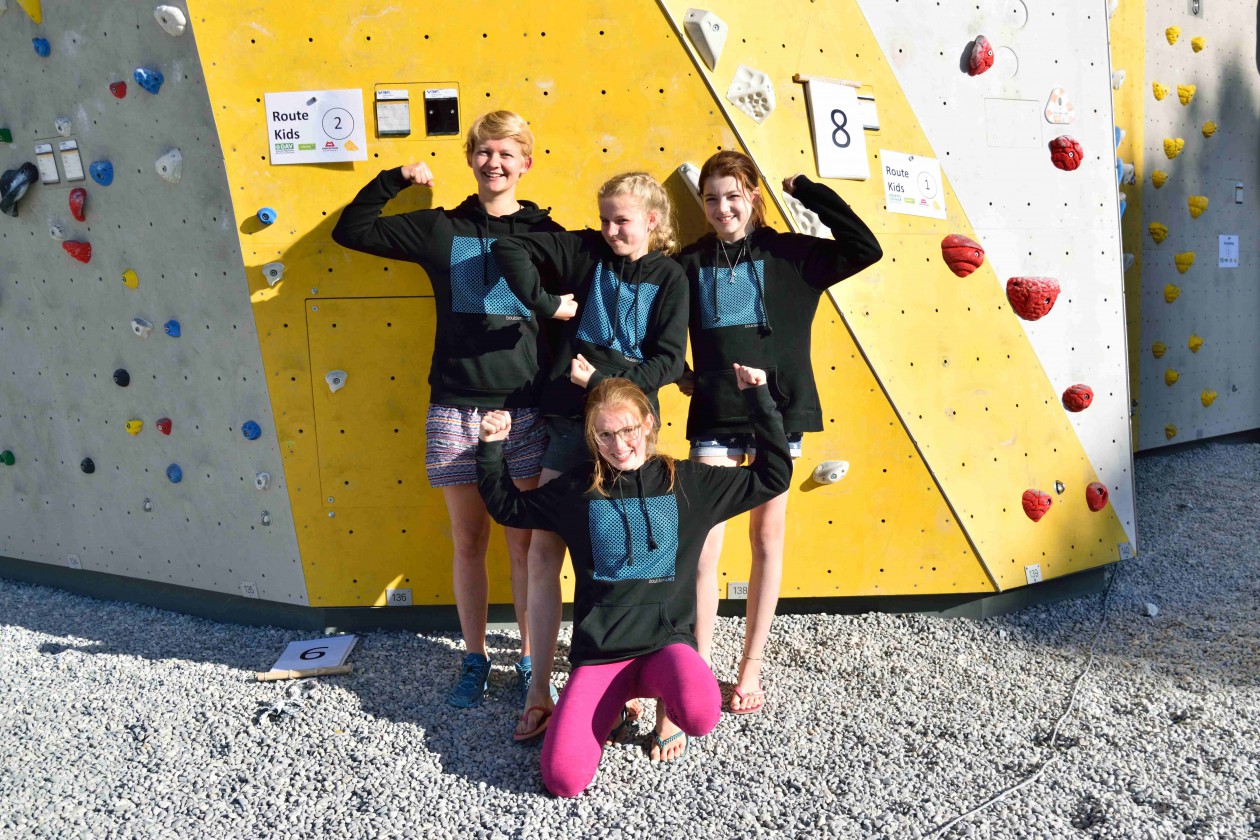 Freddy aus dem Boulderwelt Athletenteam zusammen mit den Boulderwelt Youngsters auf der Münchner Stadtmeisterschaft in Freiman.