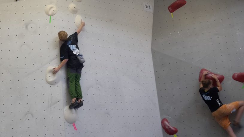 Frederik von den Boulderwelt Youngsters auf der Bayrischen Boulder Meisterschaft.