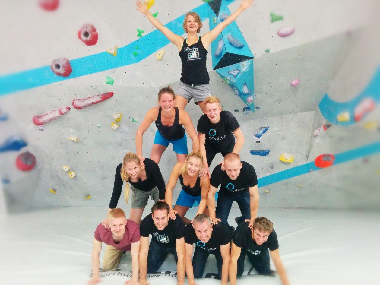 Trainer Christoph macht Acrobatik