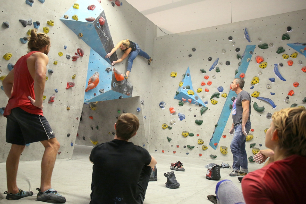 Boulderwelt Athletenteam beim Trainingswochenende in der Boulderwelt Regensburg