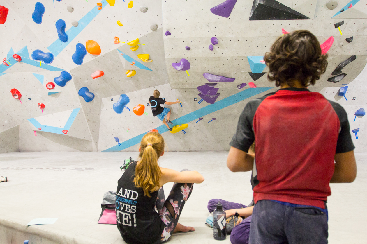 Übergreifende Wettkampfsimulation für alle Boulderwelt Youngsters in der Boulderwelt München Ost