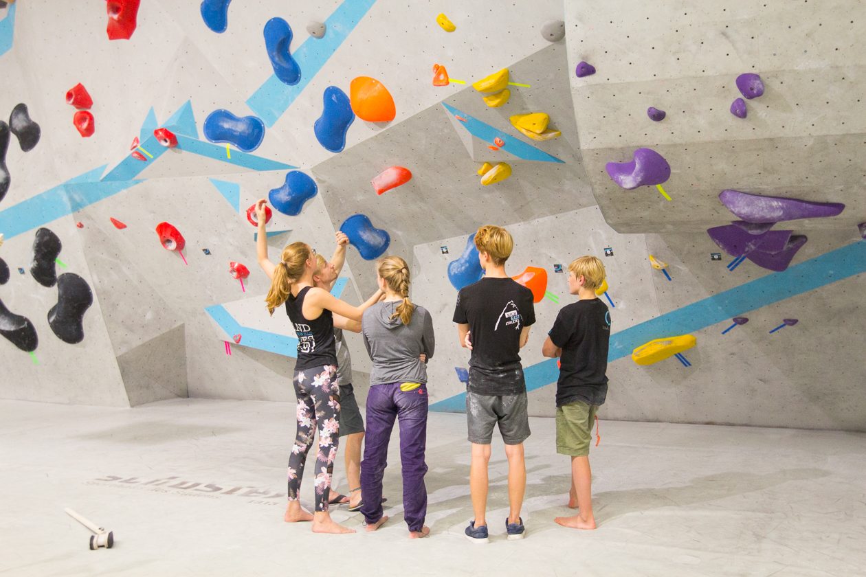 Übergreifende Wettkampfsimulation für alle Boulderwelt Youngsters in der Boulderwelt München Ost