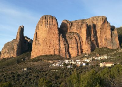 Boulderwelt Athlet Steffen beim Klettern in Spanien