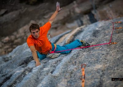 Steffen aus unserem Boulderwelt Athletenteam klettert Mind Control 8c+