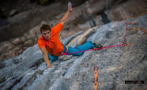 Steffen aus unserem Boulderwelt Athletenteam klettert Mind Control 8c+