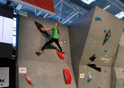 Boulderwelt Youngsters beim Boulder Wettkampf auf der Climb Free