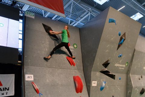 Boulderwelt Youngsters beim Boulder Wettkampf auf der Climb Free