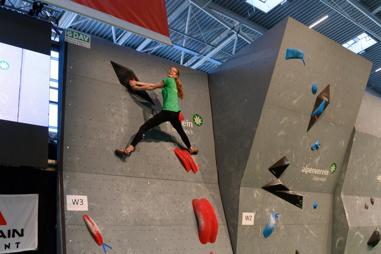 Boulderwelt Youngsters beim Boulder Wettkampf auf der Climb Free