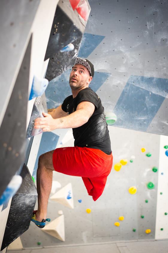 Unser Paraclimber Nicholas ist Boulderwelt Pro-Athlet